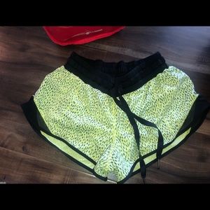 Lululemon Hotty Hot Shorts SiZe 6
